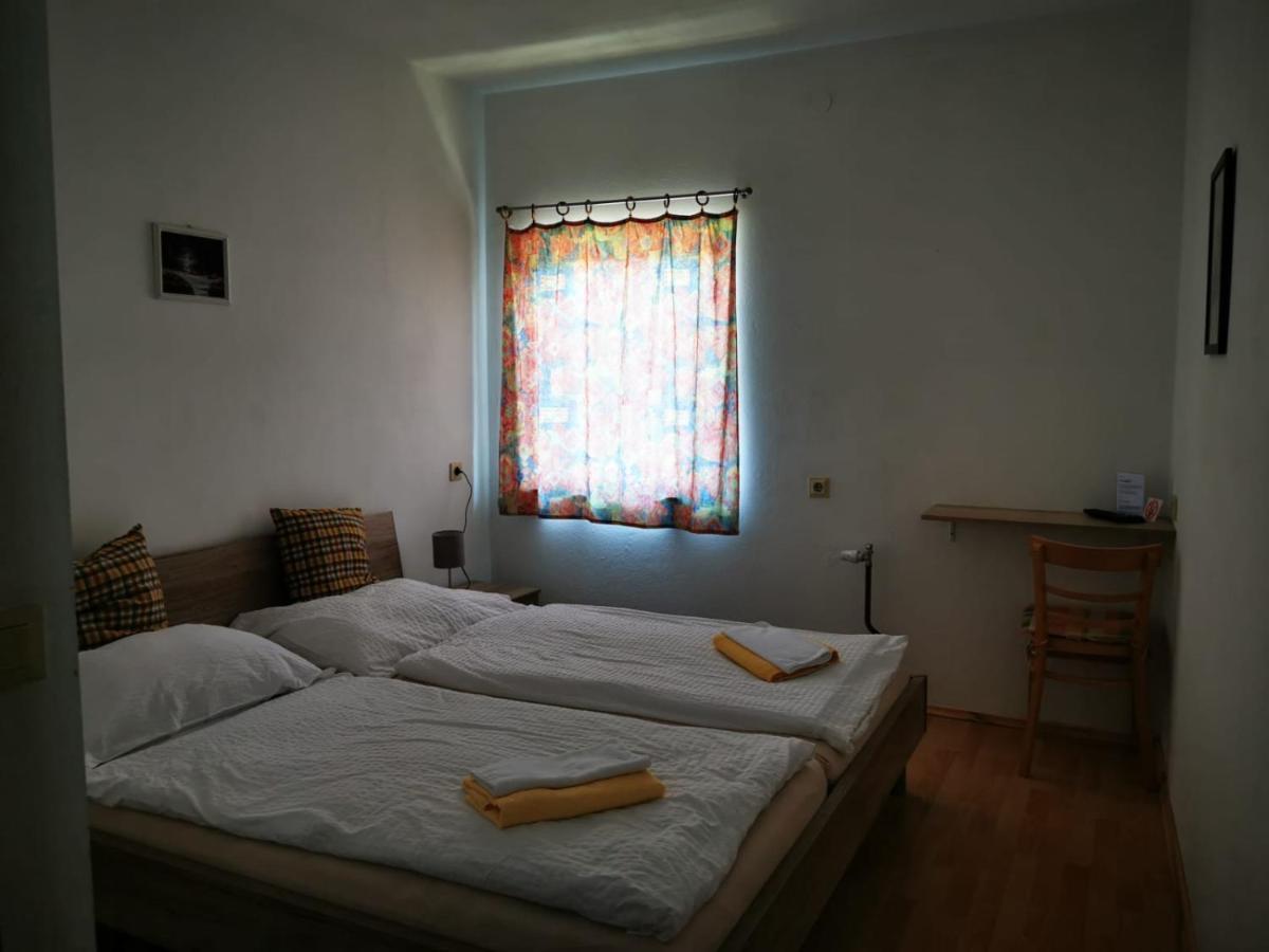 Hotel Goldene Krone Mistelbach Luaran gambar