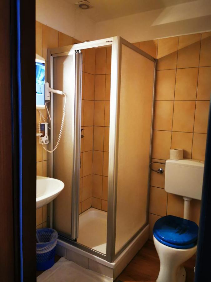 Hotel Goldene Krone Mistelbach Luaran gambar
