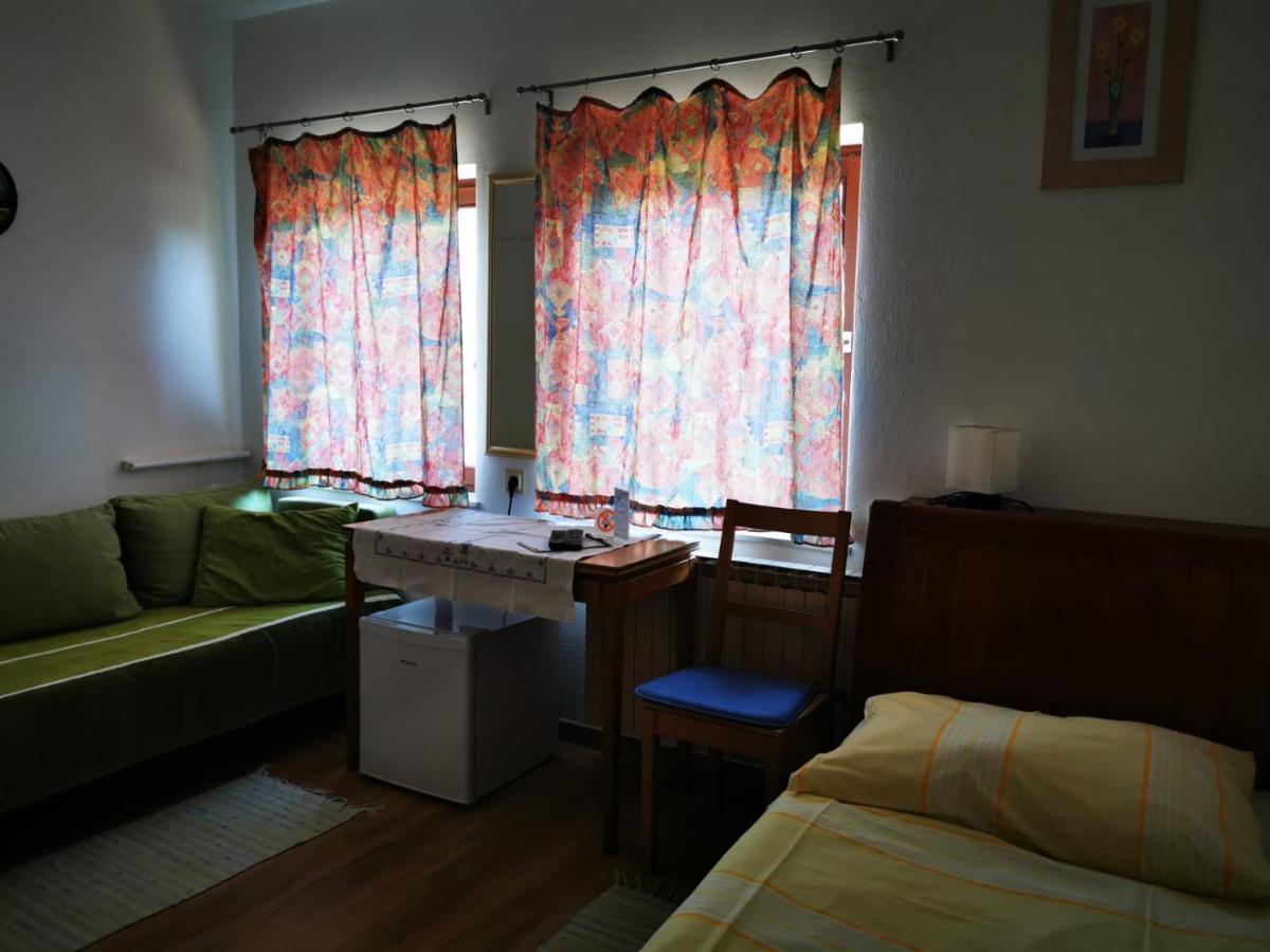 Hotel Goldene Krone Mistelbach Luaran gambar